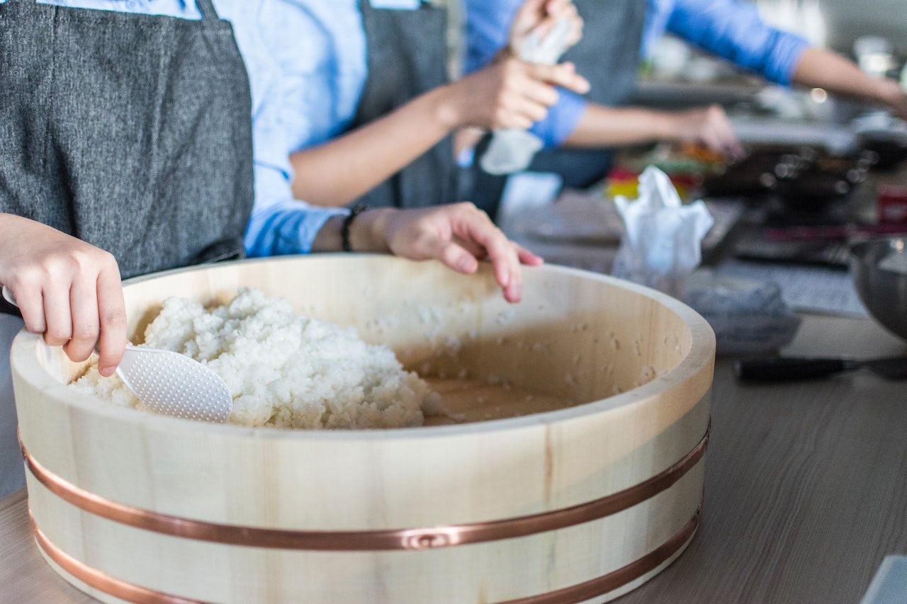 Steaming Rice in a Bamboo Basket: Mov Vum Cub 